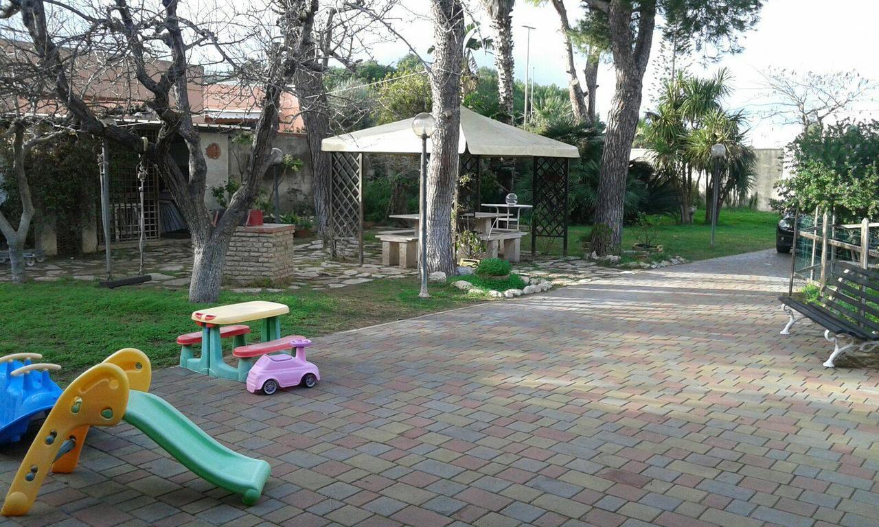 Casina Delle Arti Bed & Breakfast Сан Каталдо Екстериор снимка