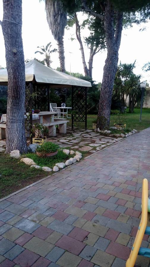 Casina Delle Arti Bed & Breakfast Сан Каталдо Екстериор снимка